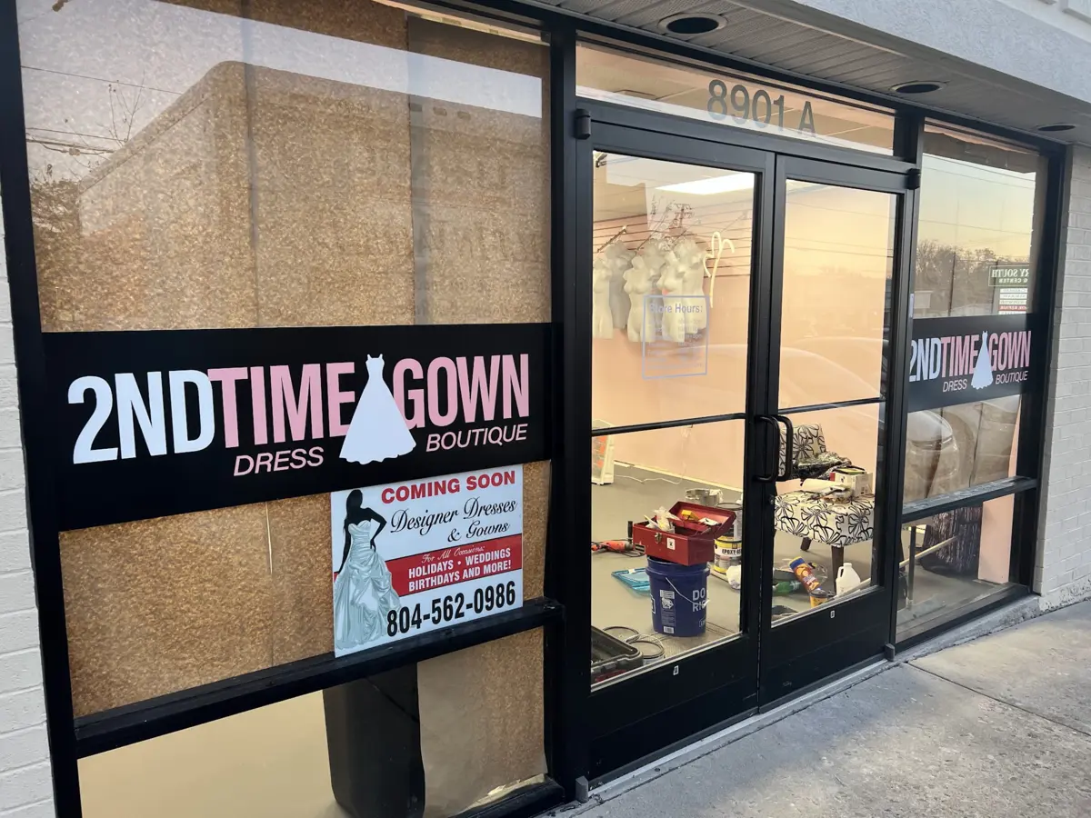 Boutique storefront window graphics produced by LF Graphics